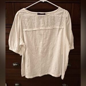 Gloria Vanderbilt Cream Blouse with Eyelet Detail on front  size XL  NWT